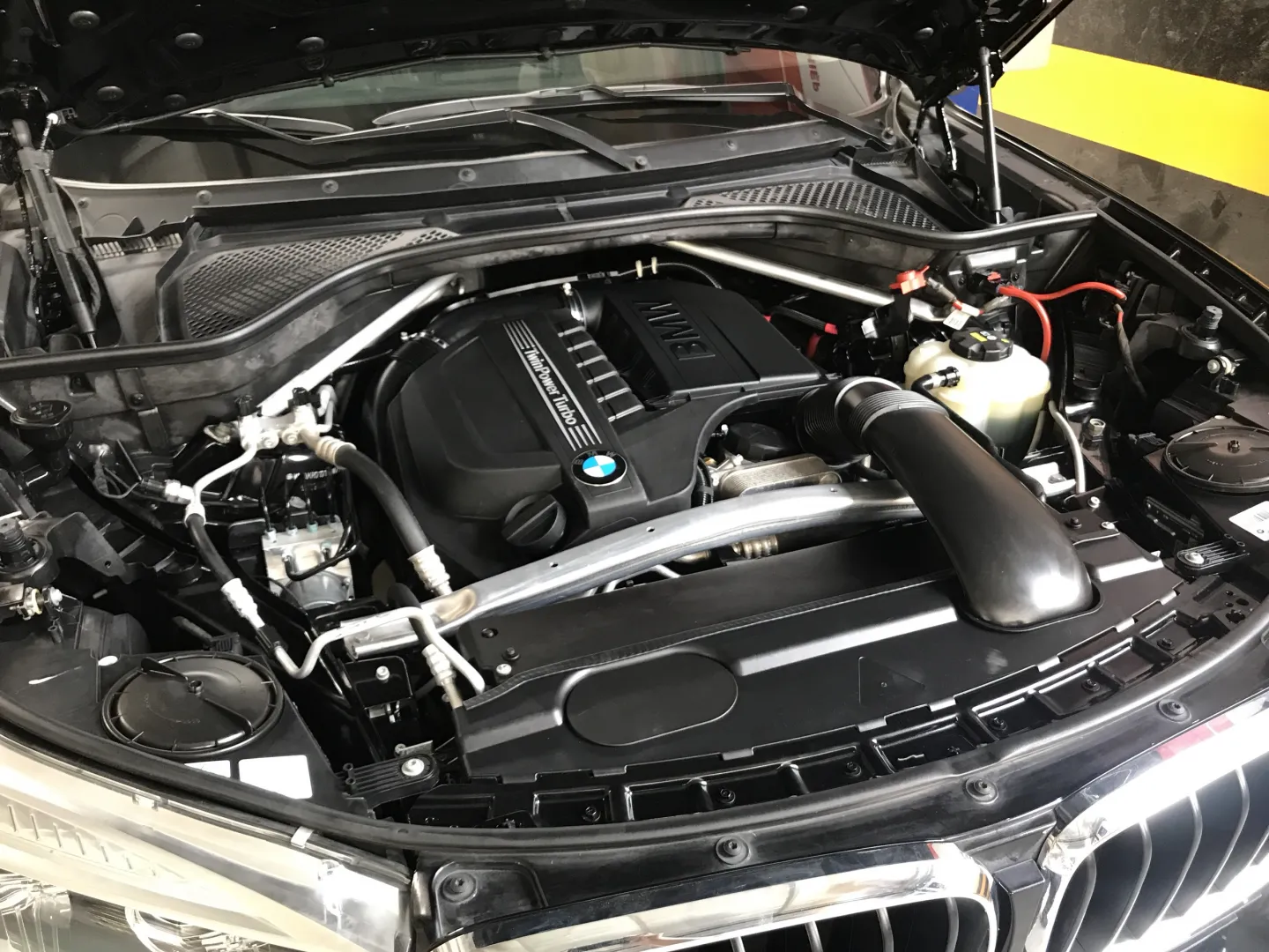 ve-sinh-khoang-may-oto